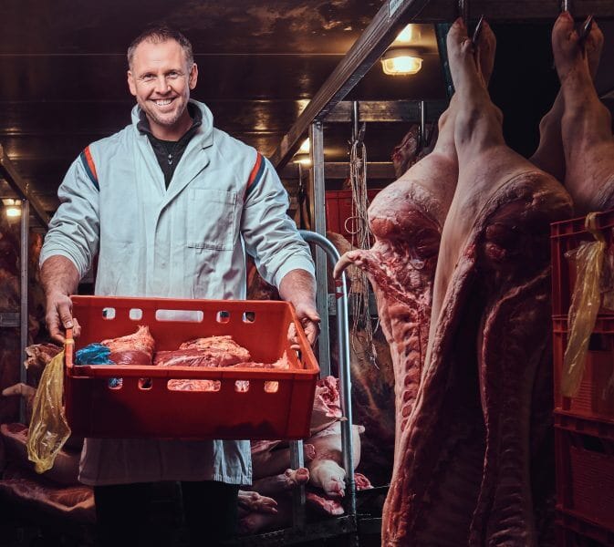 Nghề pha lóc thịt (NOC 6331) có cơ hội nhập cư Canada không?